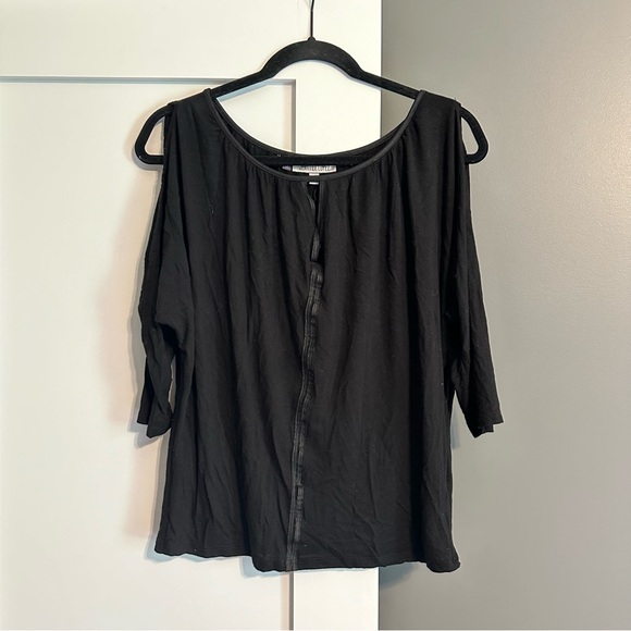 Jennifer Lopez Cold Shoulder Top Black - Picture 1 of 3